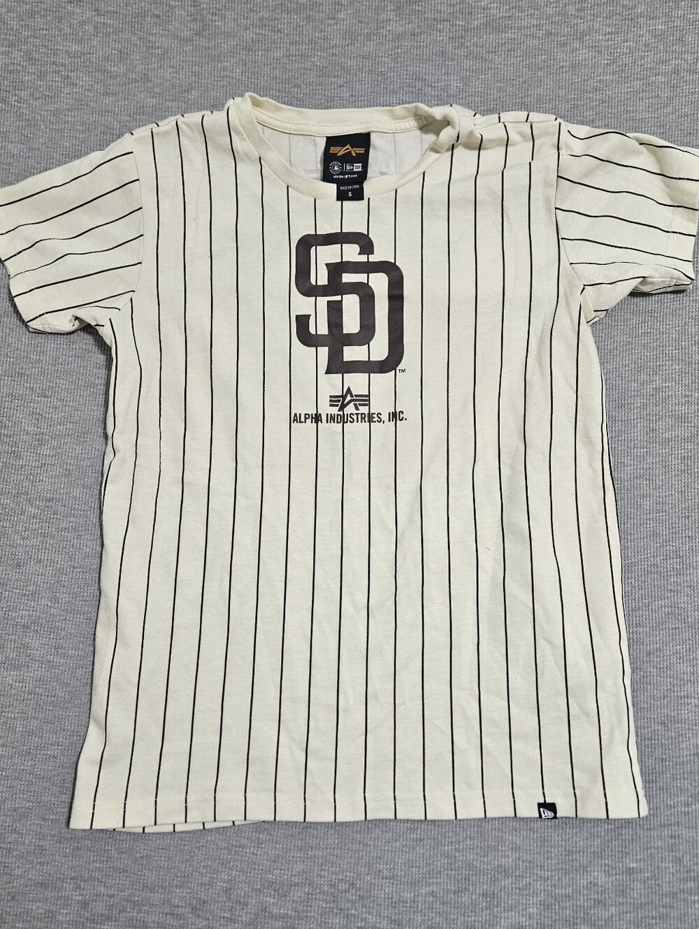 New Era MLB Cream Tee with Black Pinstripes and Padelres Jersey Tee Small